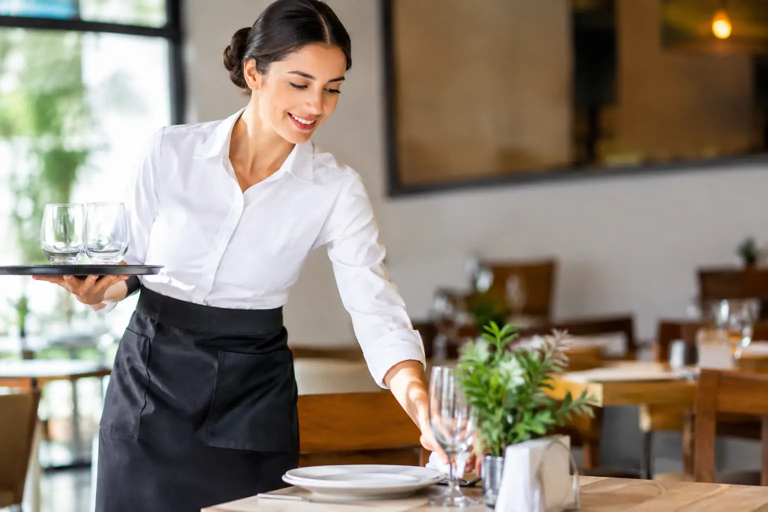 Curso para Empregado de Mesa Vale a Pena?